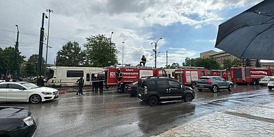 Gaziantep’te tramvayın üzerine yıldırım düştü