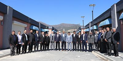 HÜDA PAR GBB Adayı Mehmet Nakşi Erat, depremzedeleri ziyaret etti