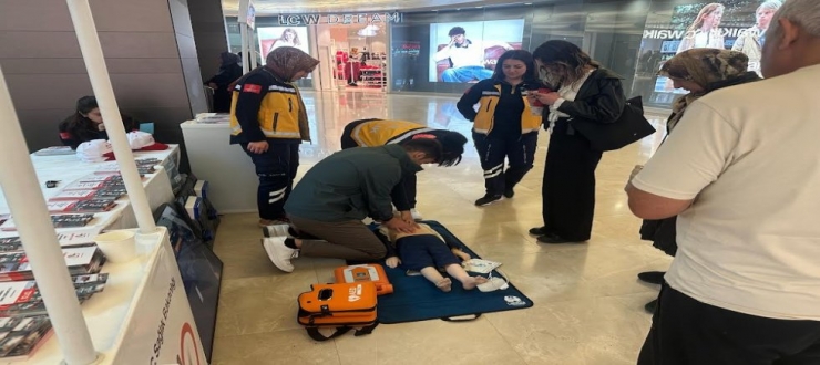 Acil Sağlık Hizmetleri Haftasında Gazianteplilere Uygulamalı Eğitim