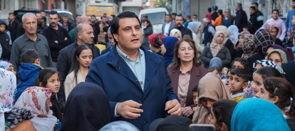 Başkan Yılmaz’ın mahalle ziyareti mitinge dönüştü