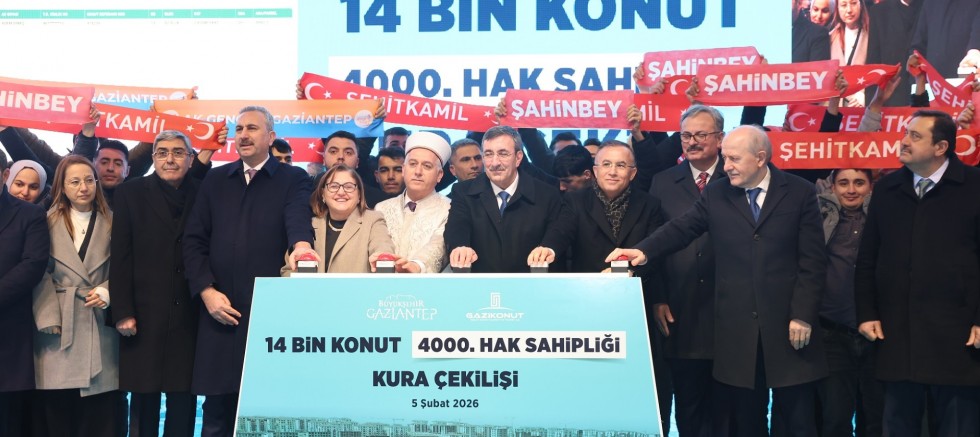  CUMHURBAŞKANI YARDIMCISI CEVDET YILMAZ, GÜNEYŞEHİR’DE GAZİ KONUTUN 4 BİNİNCİSİNİ BELİRLEDİ