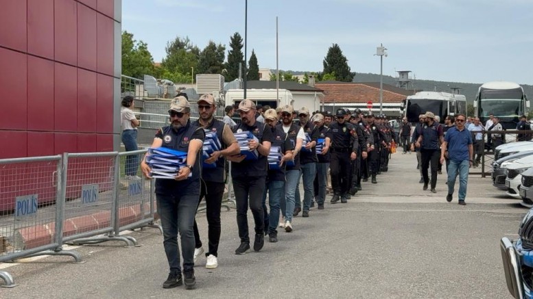 Dev FETÖ operasyonunda gözaltına alınan 225 şüpheli adliyeye sevk edildi