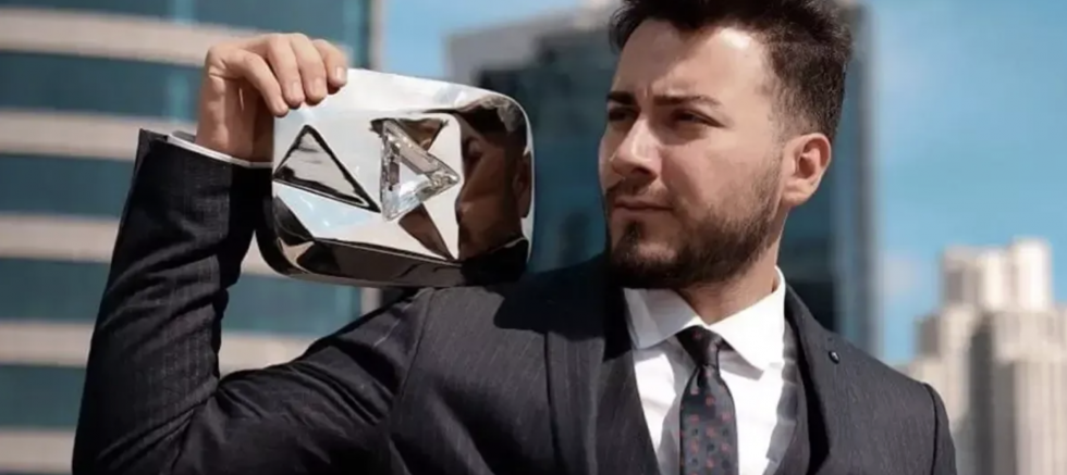 Enes Batur gözaltına alındı