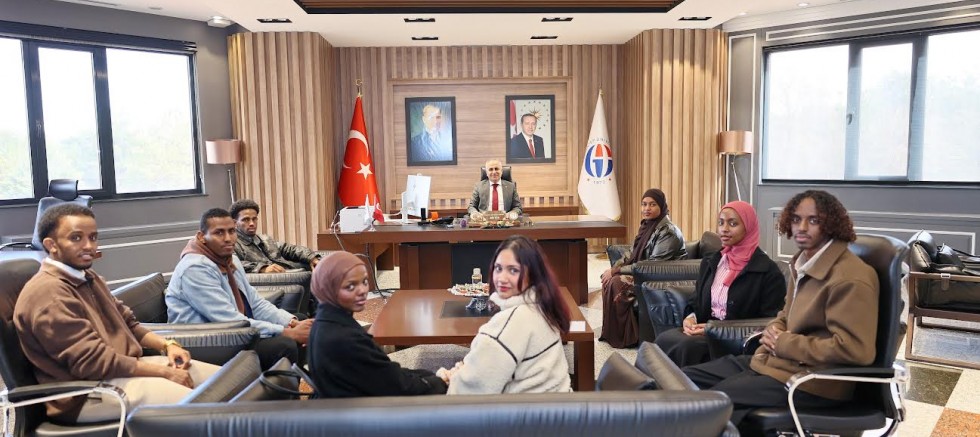 GAÜN REKTÖRÜ DOĞAN KENYALI ÖĞRENCİLERLE BİR ARAYA GELDİ