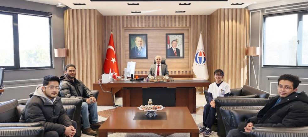 GAÜN REKTÖRÜ PROF.DR. DOĞAN MYANMARLI ÖĞRENCİLERLE BİR ARAYA GELDİ