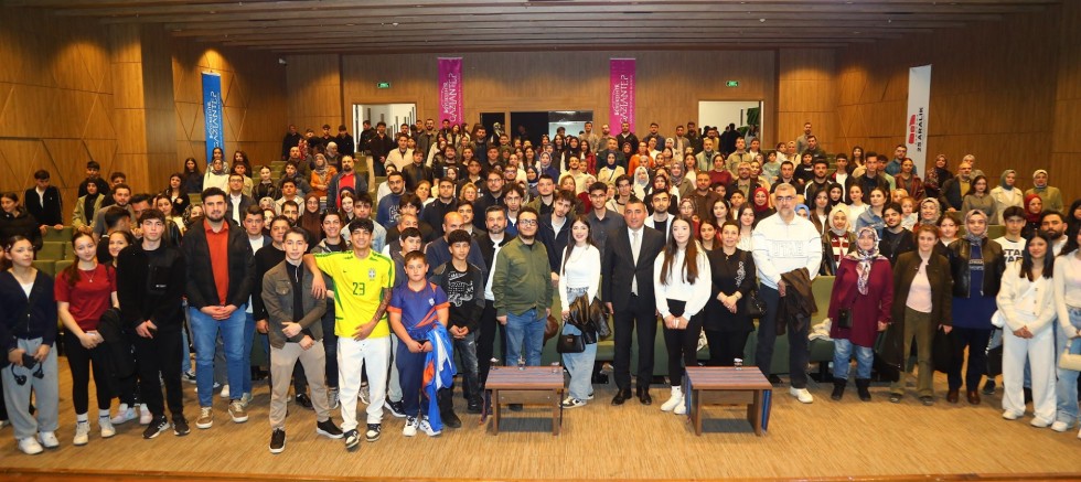 GAZİANTEP BÜYÜKŞEHİR EV SAHİPLİĞİNDE OYTUN ERBAŞ İNSAN AKLINI ANLATTI   