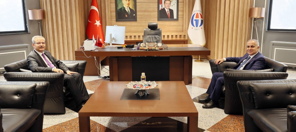 GAZİANTEP İL MİLLÎ EĞİTİM MÜDÜRÜ ARPACI’DAN GAÜN REKTÖRÜ DOĞAN’A ZİYARET
