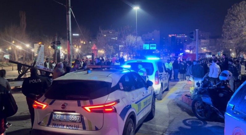 Gaziantep’te iki araç kafa kafaya çarpıştı: 3 yaralı