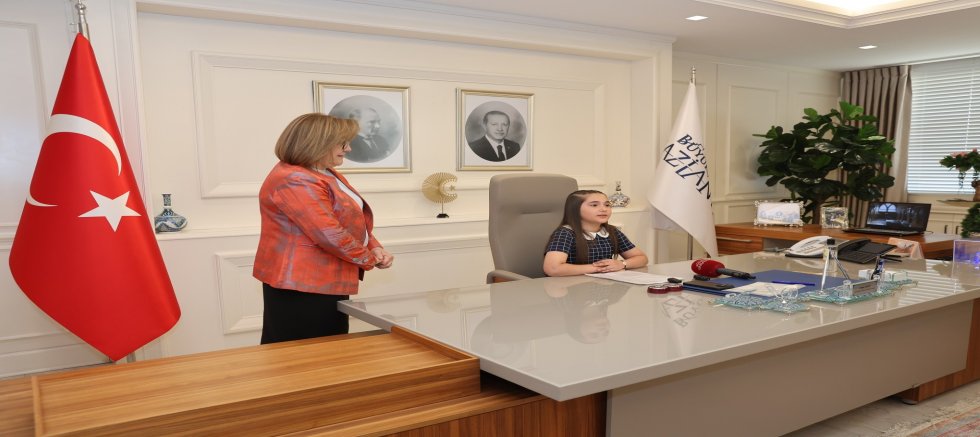 Başkan şahin makamını minik azra’ya devretti