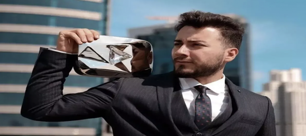 Enes Batur gözaltına alındı