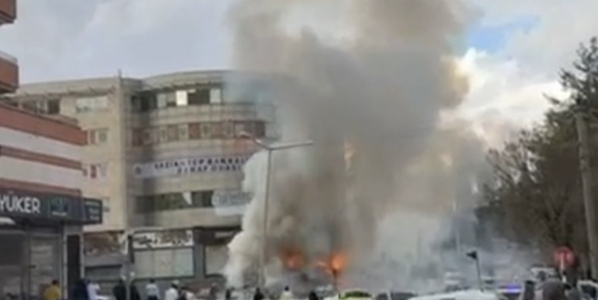 GAZİANTEP'TE HALK OTOBÜSÜ CAYIR CAYIR YANDI