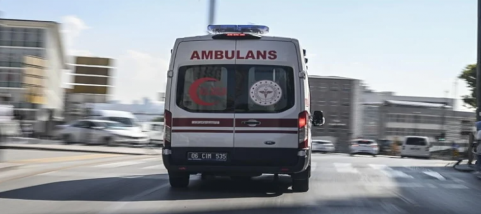 Gaziantep'te iki otomobil çarpıştı! 6'sı çocuk 9 yaralı