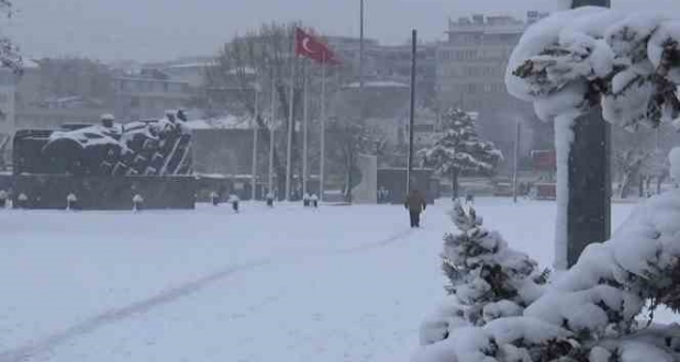 Gaziantep'te kar yağışı etkisini sürdürüyor