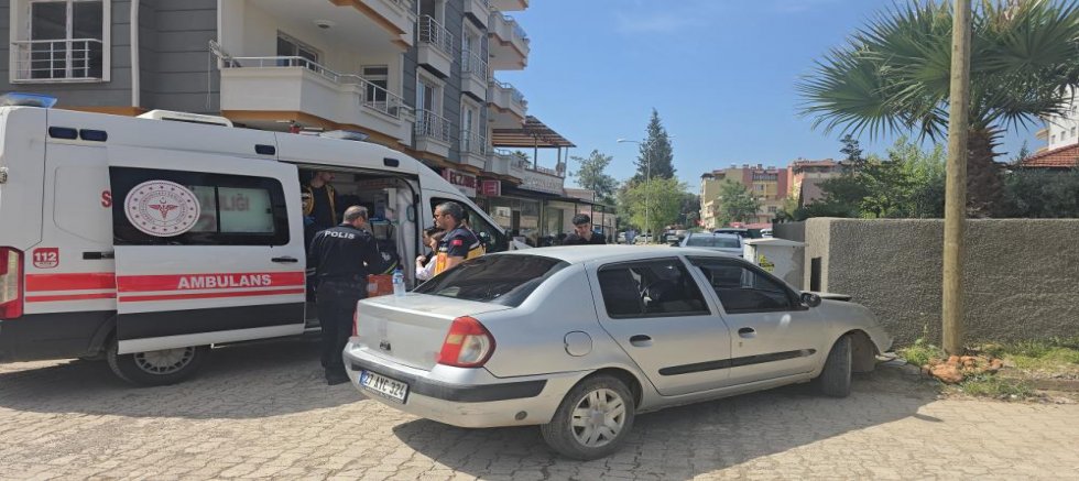 Gaziantep'te virajı alamayan otomobil duvara çarptı: 5 yaralı