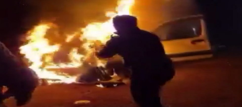 Gaziantep'te yanan araca cezaevi personeli müdahale etti, Bakan Tunç tebrik etti