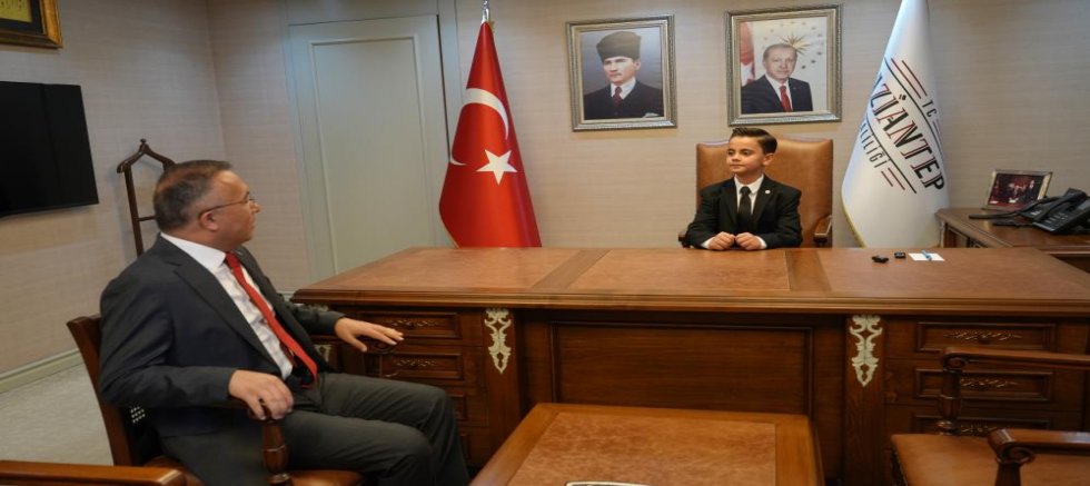 Vali Çerber, 23 Nisan'da koltuğunu devretti