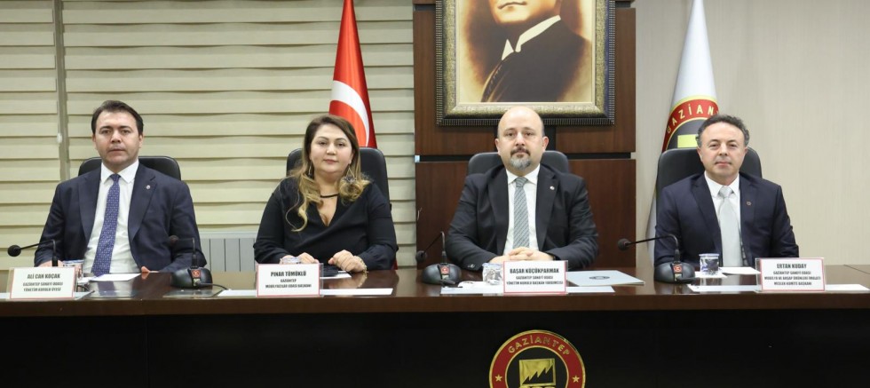 MOBİLYA SEKTÖRÜNÜN SORUNLARI VE GELECEĞİ GSO’DA KONUŞULDU