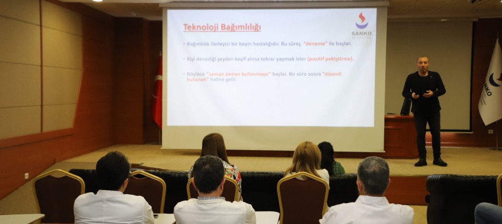 SANKO ÜNİVERSİTESİ’NDE “TEKNOLOJİ BAĞIMLILIĞI” KONFERANSI