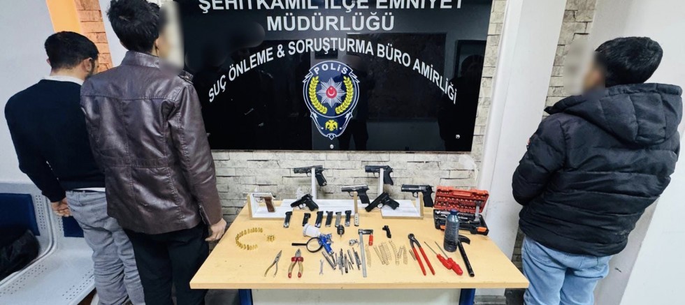 Şehitkamil’de Silah ve Uyuşturucu Operasyonu: 3 Şüpheli Yakalandı