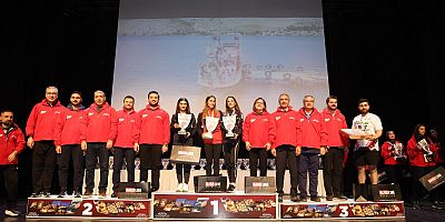  7’NCİ GAZİ YARI MARATONU ÖDÜLLERİ SAHİPLERİNİ BULDU