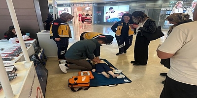 Acil Sağlık Hizmetleri Haftasında Gazianteplilere Uygulamalı Eğitim