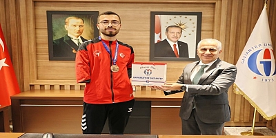 AVRUPA ŞAMPİYONU OSMAN ERTÜRK’TEN REKTÖR DOĞAN’A ZİYARET