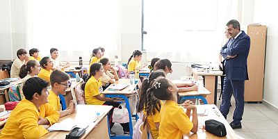 Bakan Tekin’den Gaziantep’te sürpriz okul ziyareti