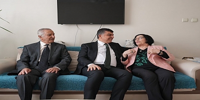 BAŞKAN FADILOĞLU, ÖĞRETMENLERİNİ UNUTMADI