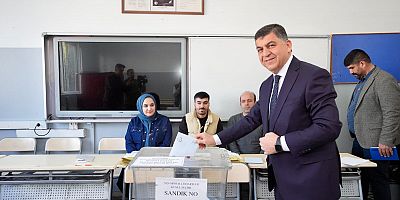 BAŞKAN FADILOĞLU, OYUNU EŞİYLE BİRLİKTE KULLANDI