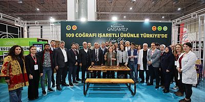  BAŞKAN ŞAHİN STANTLARI ZİYARET ETTİ