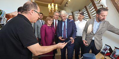 BAŞKAN ŞAHİN VE BAKAN YARDIMCISI ALPARSLAN’DAN GASTROANTEP SERGİ TURU