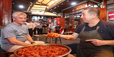 BAŞKAN TAHMAZOĞLU ESNAF VE VATANDAŞLA OMUZ OMUZA