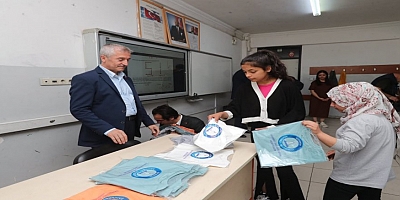 BAŞKAN TAHMAZOĞLU’NDAN ÖĞRENCİLERE 120.000 TİŞÖRT