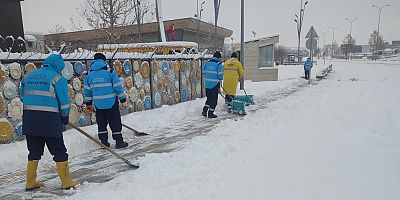 BÜYÜKŞEHİR’DEN KALDIRIMLARDA YAYA GÜVENLİĞİ İÇİN ÇALIŞMA