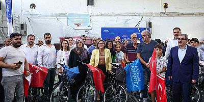 Büyükşehir'den Nizip’te bulunan bakkallara sepetli bisiklet desteği