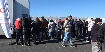 Çobanbey Gümrük Kapısı'ndan Suriyelilerin dönüşleri sürüyor