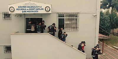 Dolaptan çıkan göçmen kaçakçılarının 21'i tutuklandı