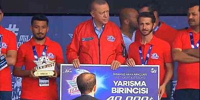 GAÜN öğrencileri ödüllerini Cumhurbaşkanı Erdoğan'dan aldı
