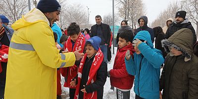  GAZİANTEP BÜYÜKŞEHİR’DEN ÇOCUKLARA KAR HEDİYESİ