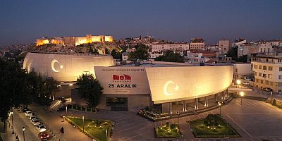  GAZİANTEP BÜYÜKŞEHİR EV SAHİPLİĞİNDE “İNSAN AKLI NASIL ÇALIŞIR?” SÖYLEŞİSİ