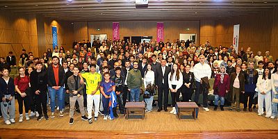 GAZİANTEP BÜYÜKŞEHİR EV SAHİPLİĞİNDE OYTUN ERBAŞ İNSAN AKLINI ANLATTI   