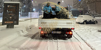  GAZİANTEP BÜYÜKŞEHİR KARLA MÜCADELE MESAİSİNİ GECE BOYU SÜRDÜRDÜ