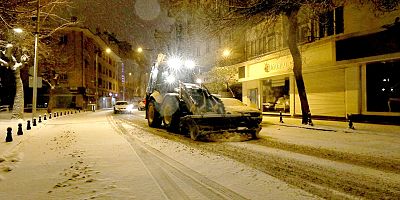  GAZİANTEP BÜYÜKŞEHİR YOĞUN KAR YAĞIŞINDA TÜM EKİPLERİYLE SAHADA