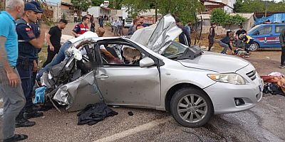 Gaziantep'e gelen otomobil ile tır çarpıştı: 2 ölü, 3 yaralı