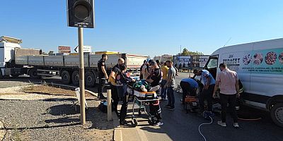 Gaziantep'te 3 aracın karıştığı kazada minibüs şoförü ağır yaralandı