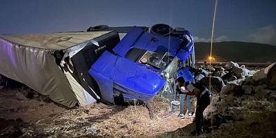 Gaziantep'te devrilen TIR’ın sürücüsü yaralandı