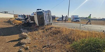 Gaziantep'te devrilen yakıt tankerinin sürücüsü yaralandı: İtfaiye önlem aldı