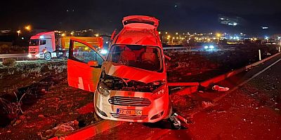 Gaziantep'te hafif ticari araç ile tır çarpıştı: 2'si çocuk 3 yaralı