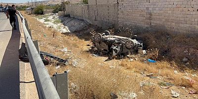 Gaziantep'te hafif ticari aracın çarptığı otomobil ters döndü: Aynı aileden 4'ü çocuk 6 yaralı