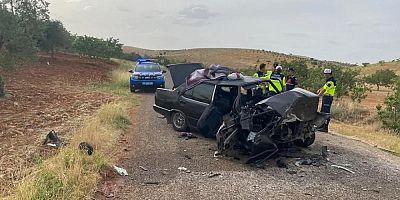 Gaziantep'te iki otomobil kafa kafaya çarpıştı: 1'i ağır 8 yaralı